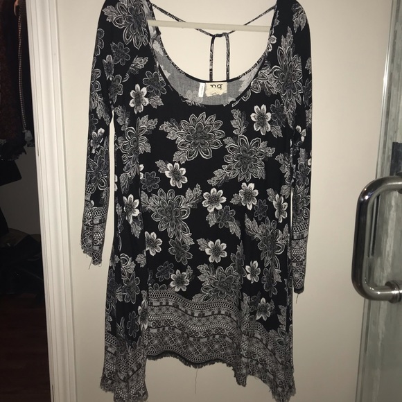 Black floral print dress - Picture 2 of 3